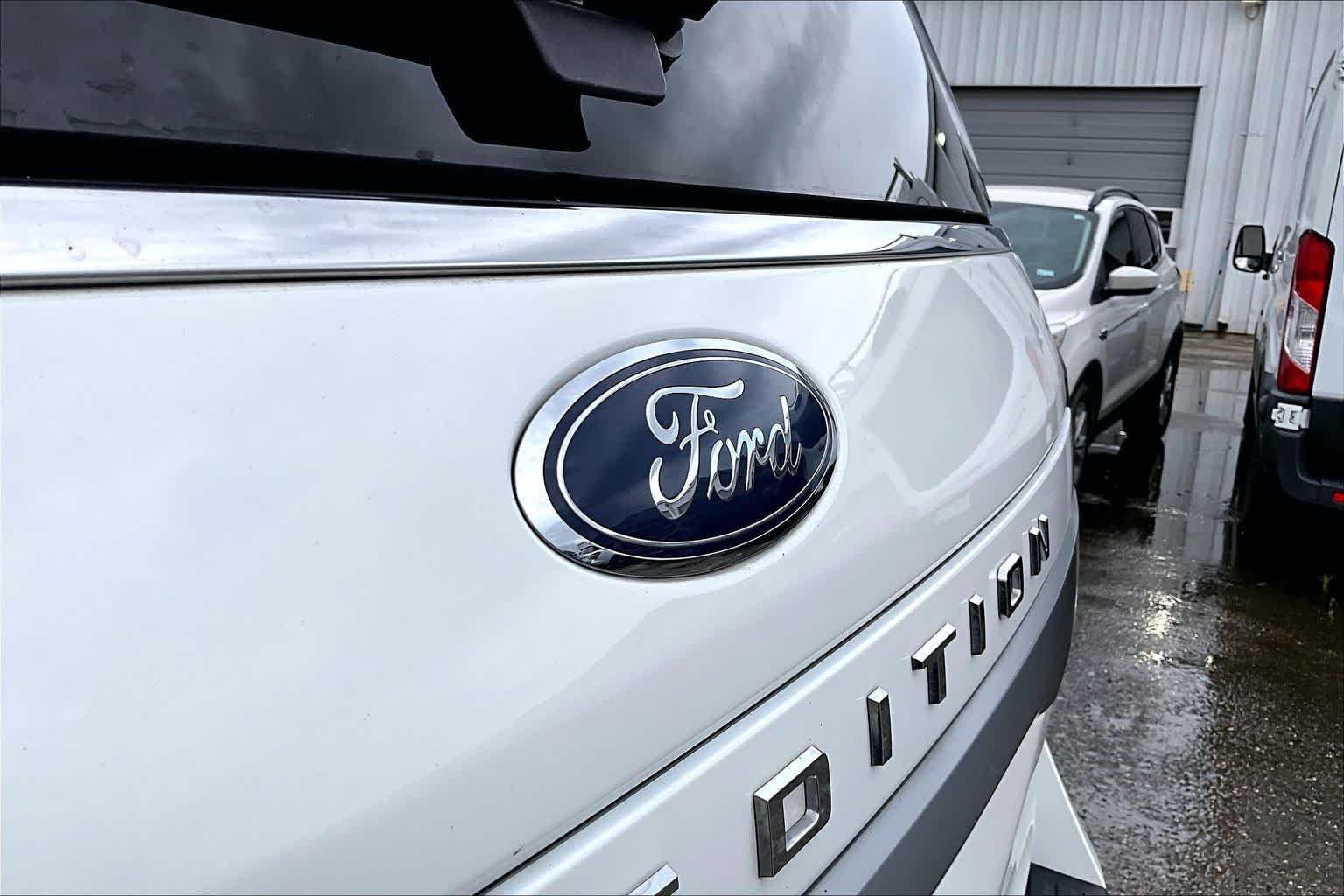Used 2024 Star White Metallic Tri-Coat Ford XLT image 31
