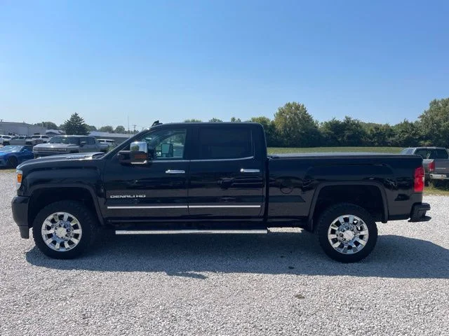 Used 2018 Black GMC Denali image 9