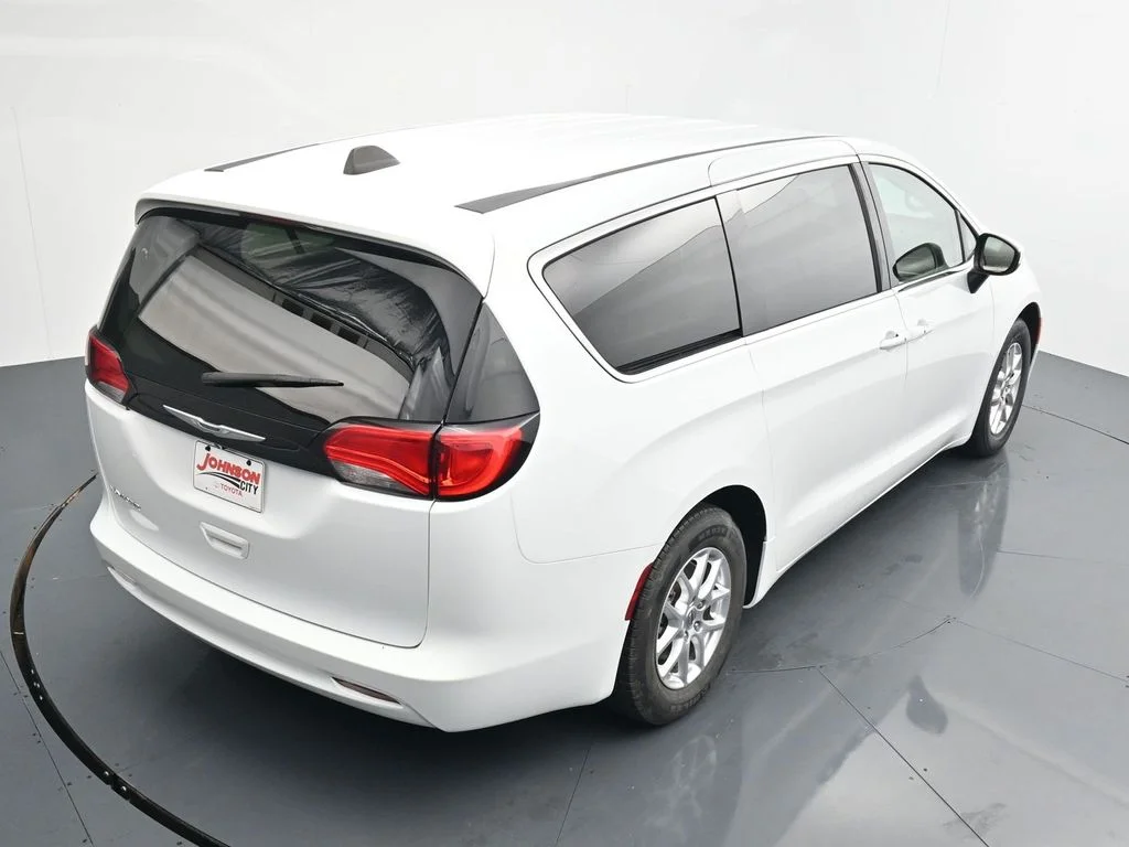 Used 2023 White Chrysler LX image 28