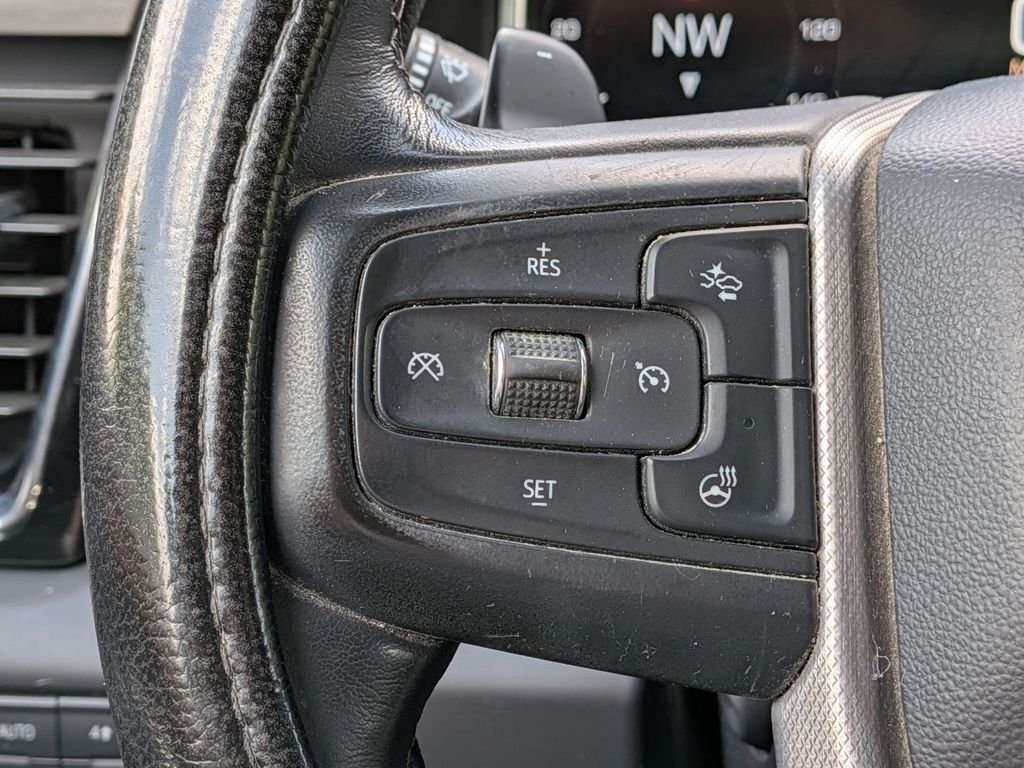Used 2022 Silver GMC Denali image 21