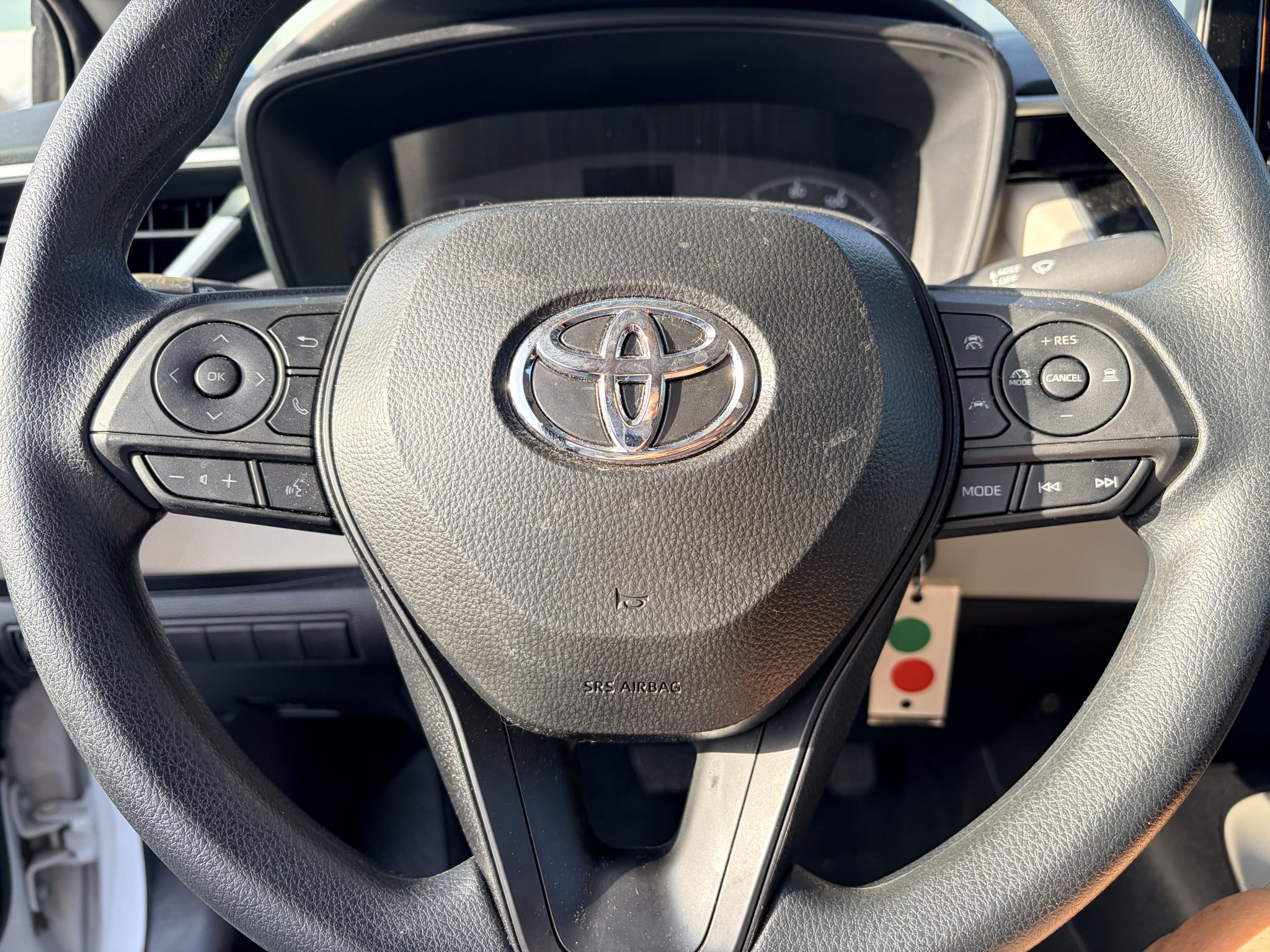 Used 2025 Ice Cap Toyota LE image 11