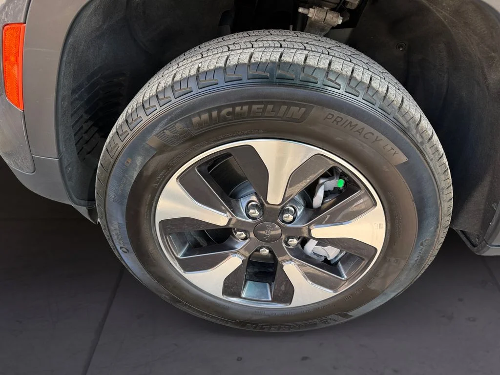 Used 2025 Gray Jeep 4xe image 9