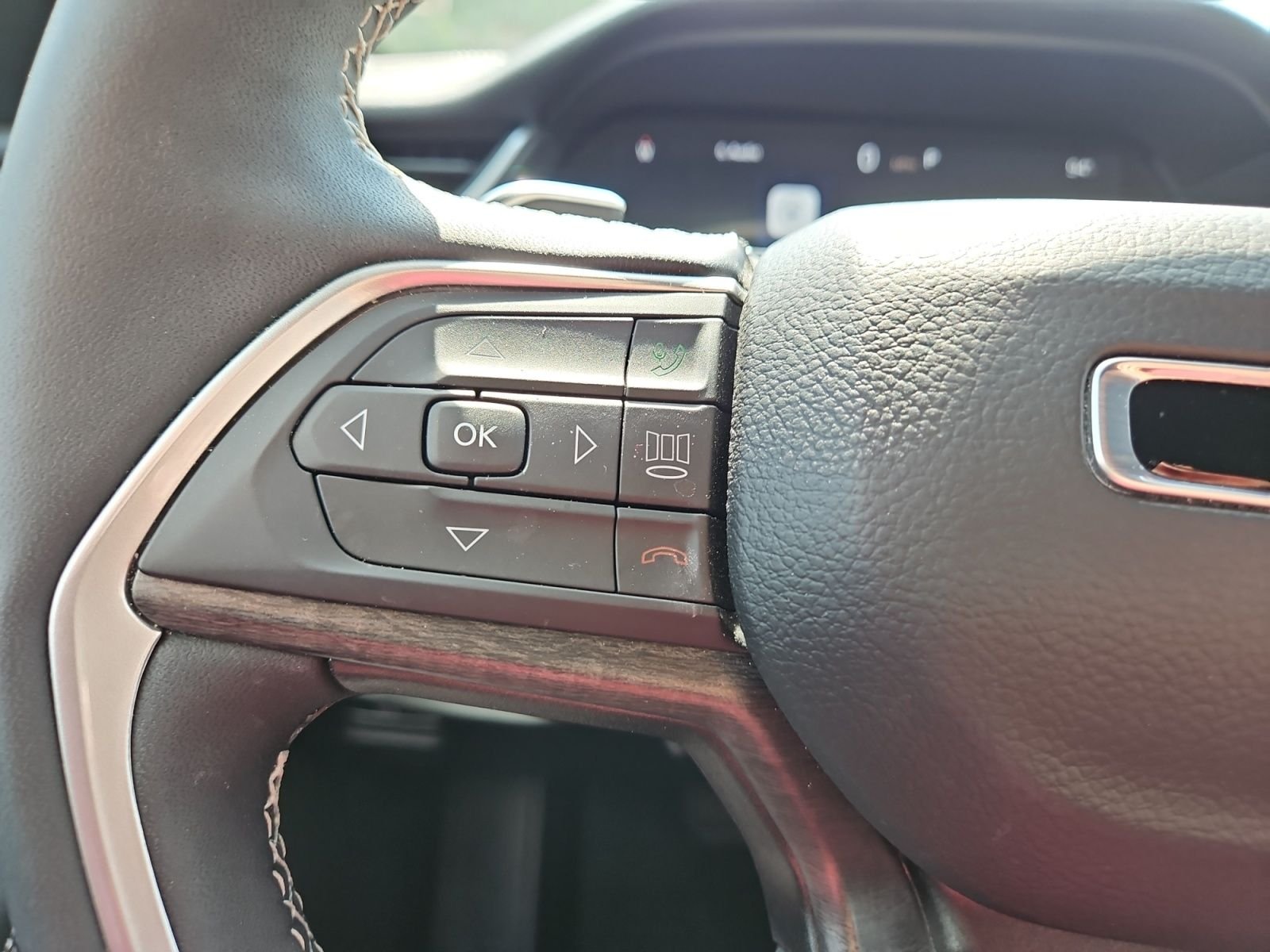 Used 2024 Gray Jeep Limited image 22