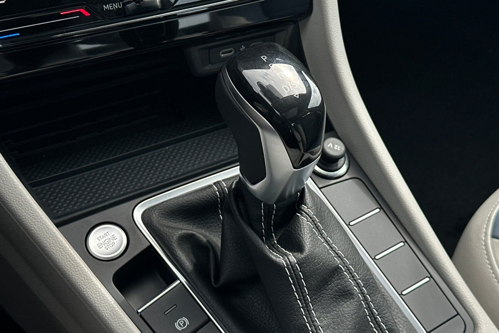 New 2026 Deep Black Pearl Volkswagen 1.5T SE image 20
