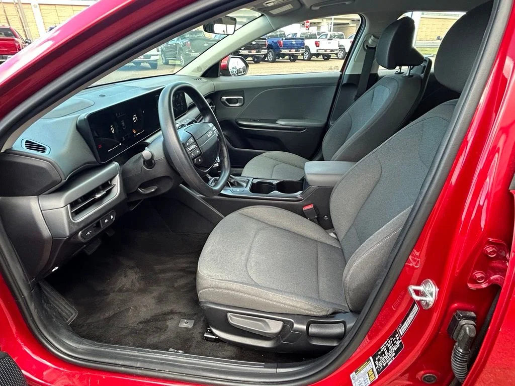 Used 2025 Red Kia LXS image 11