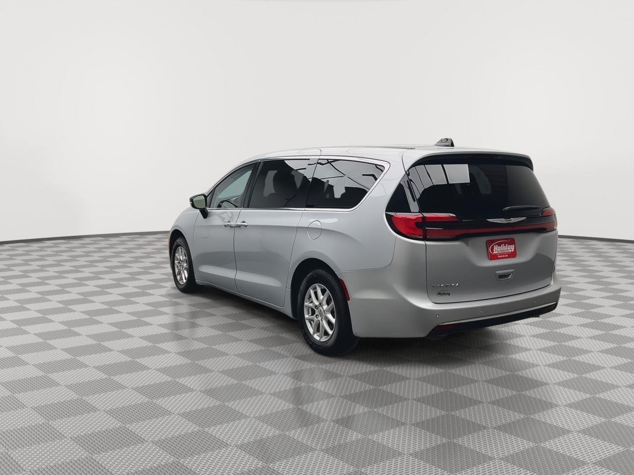 Used 2024 Silver Mist Clearcoat Chrysler Touring L image 36