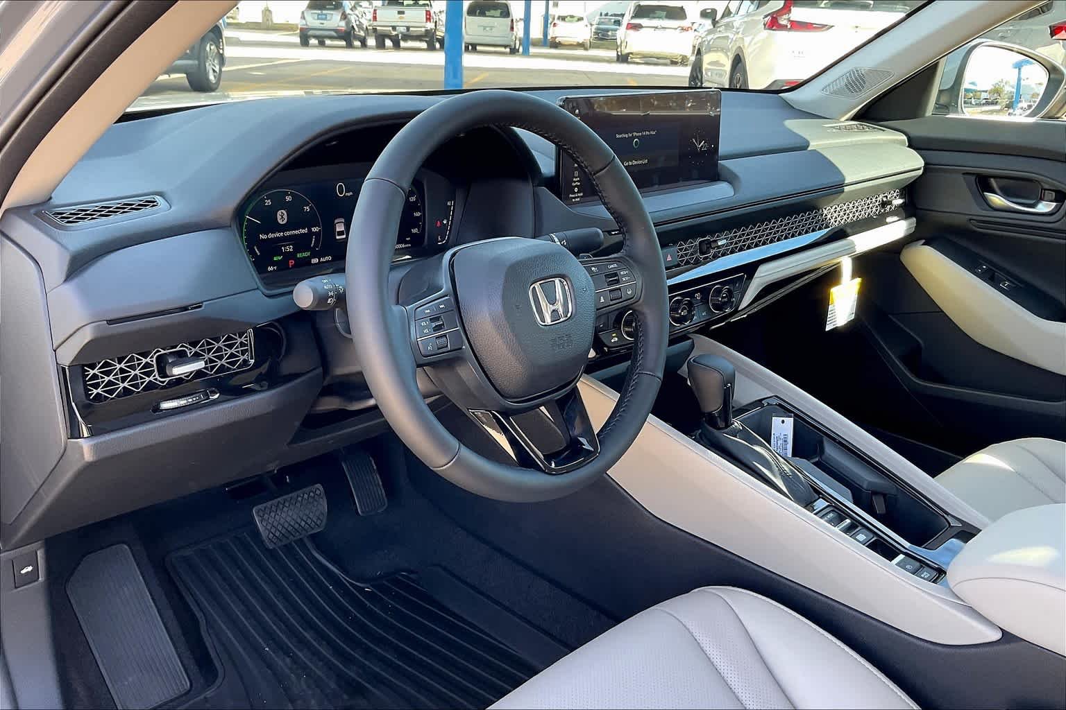 Used 2025 Urban Gray Pearl Honda EX-L image 8