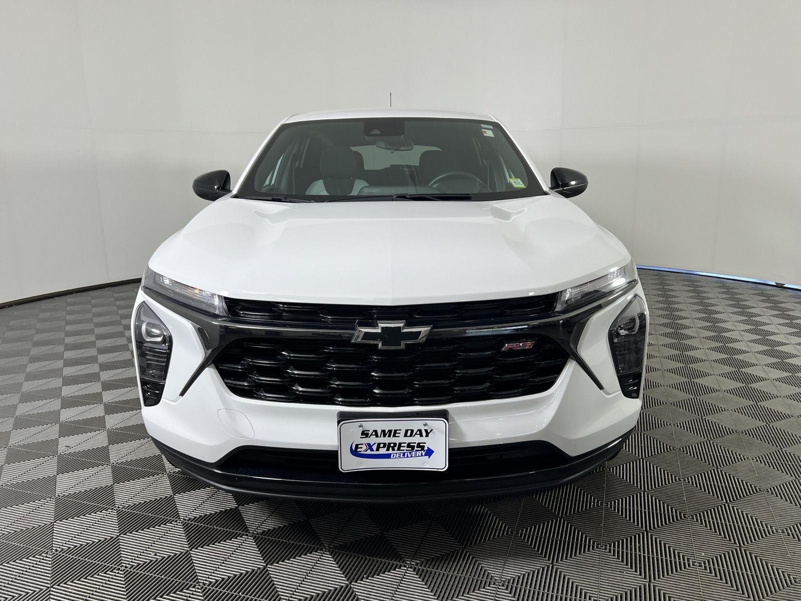 Used 2024 Summit White Chevrolet 1RS image 29