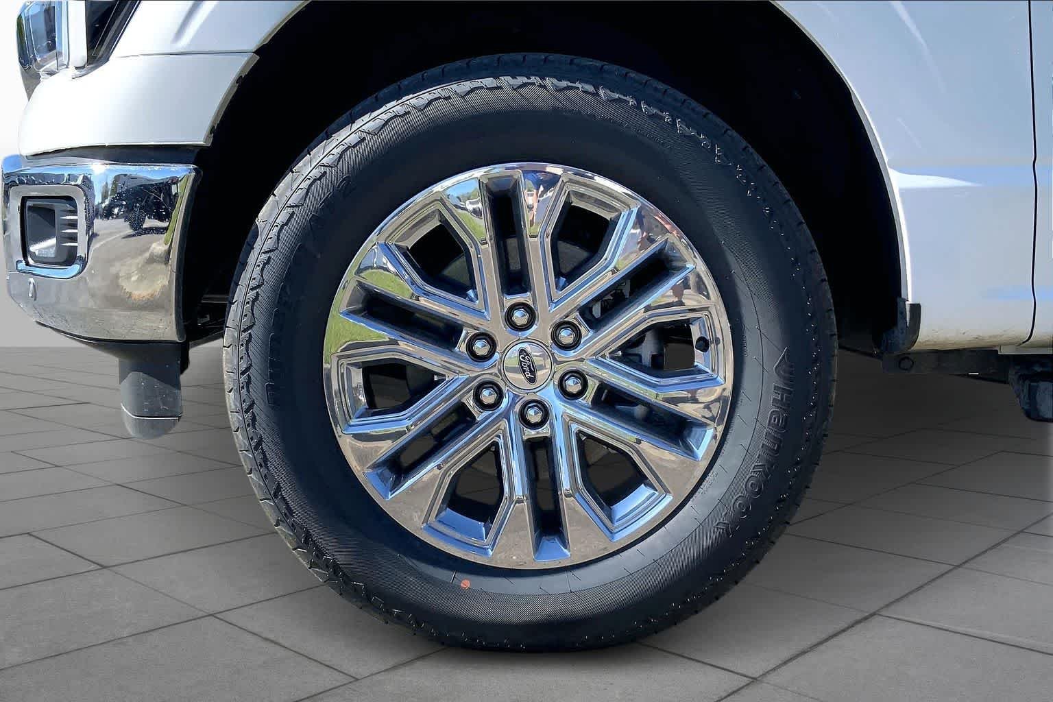 New 2026 Star White Metallic Tri-Coat Ford Lariat® image 12