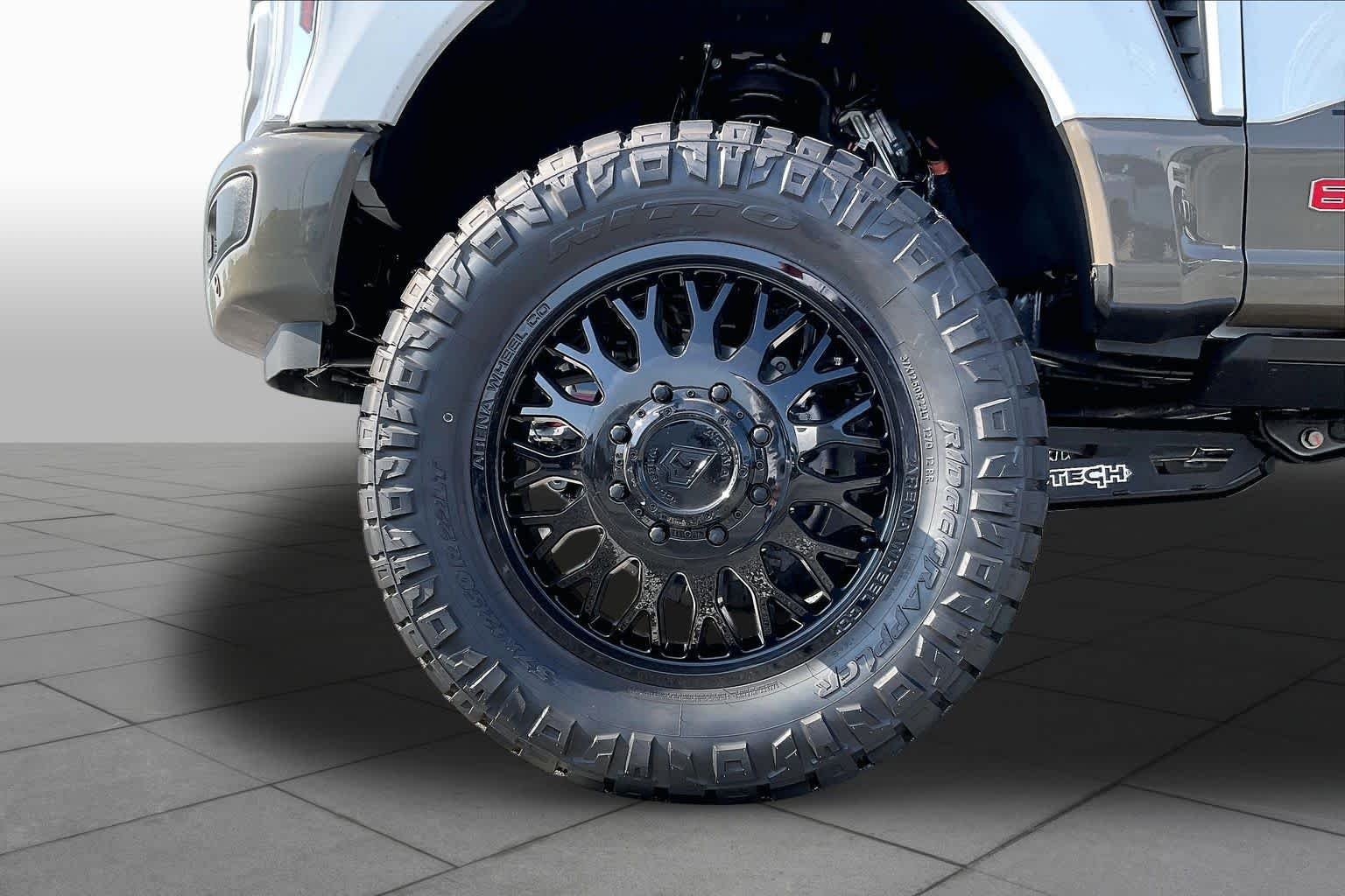 New 2026 Oxford White/Marsh Gray Ford King Ranch image 8