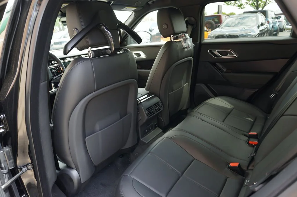 New 2026 Santorini Black Land Rover Dynamic SE image 30