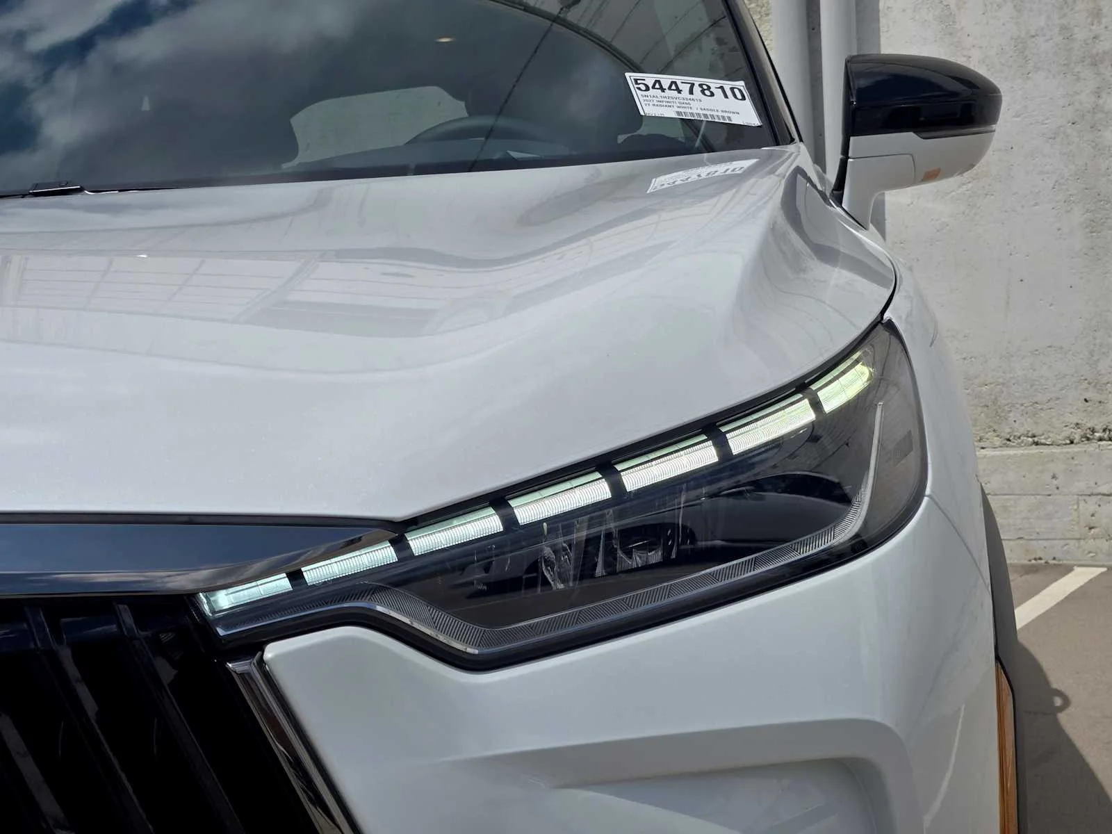 New 2027 2T RAD WHT INFINITI Autograph AWD image 5