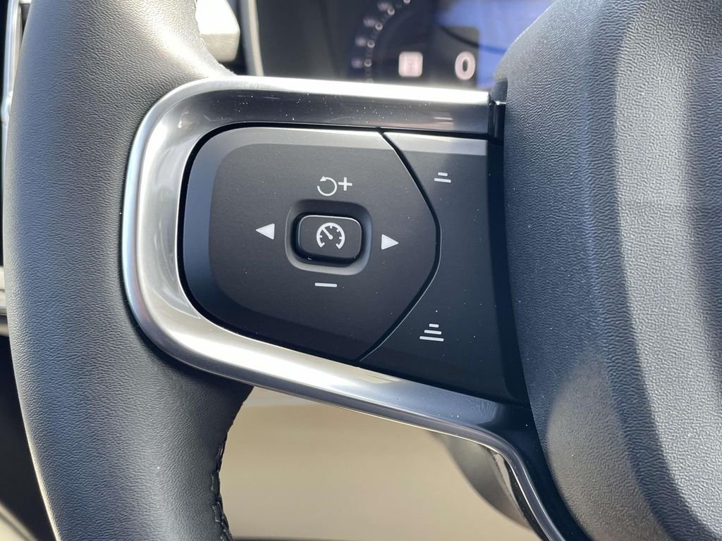 2026 Volvo XC40 Plus - Photo 11