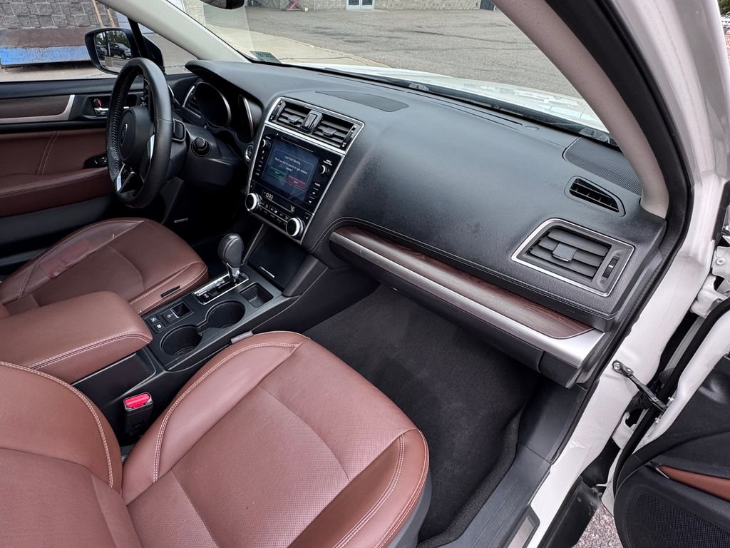 Used 2018 White Subaru 2.5i image 41