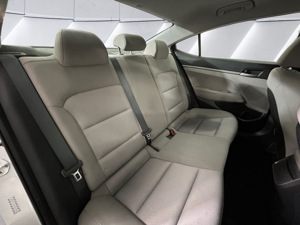 Used 2017 Silver Hyundai SE image 16