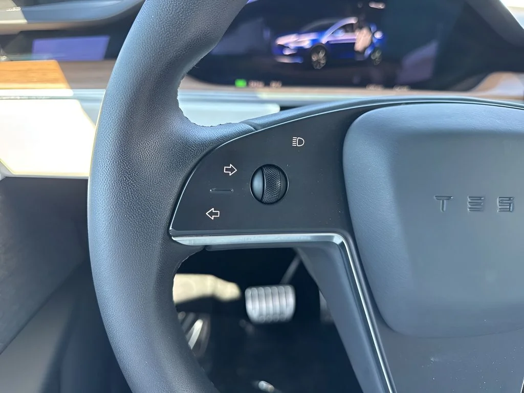 Used 2022  Tesla Base image 17