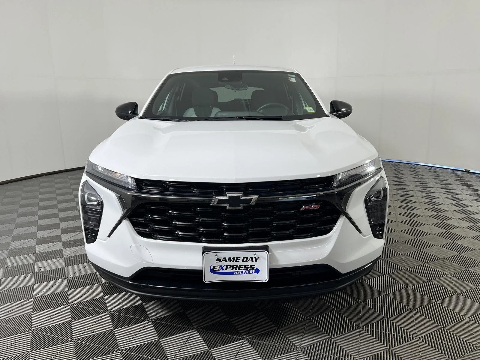 Used 2024 Summit White Chevrolet 1RS image 29
