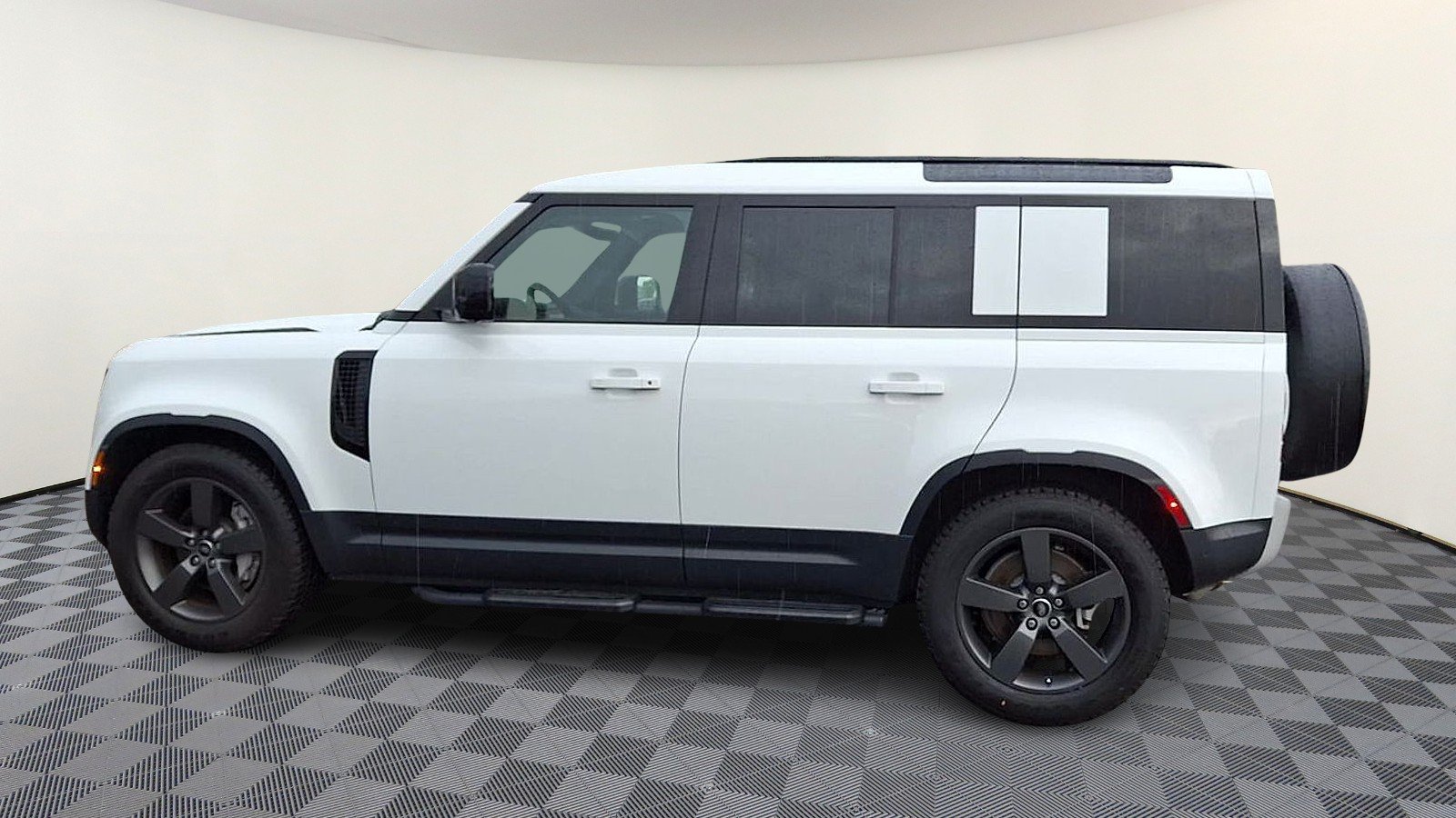 Certified Used 2025 Fuji White - 1AA Land Rover 110 P400 S image 5