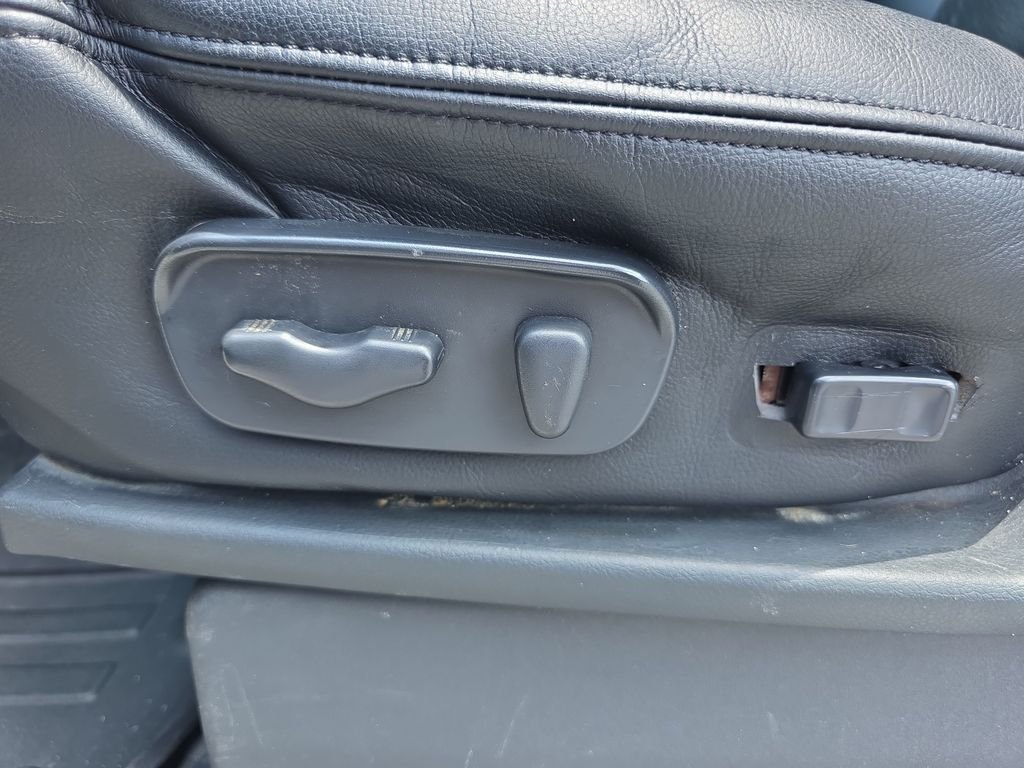 Used 2015 White Nissan PRO-4X image 13