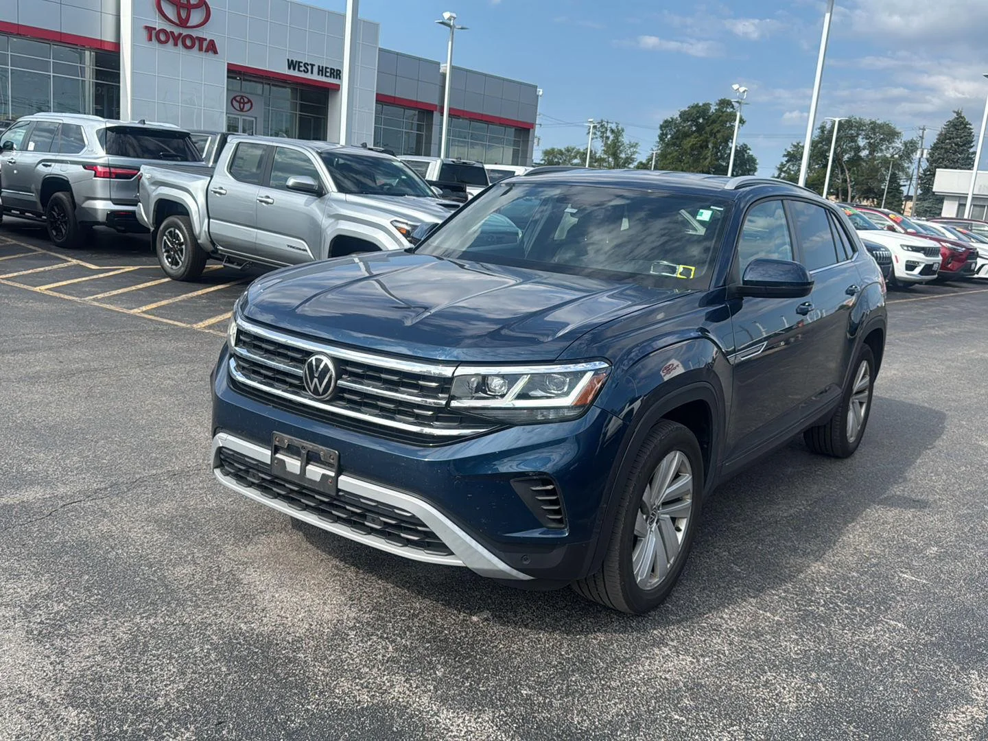Used 2020  Volkswagen 2.0T SE w/Technology image 3