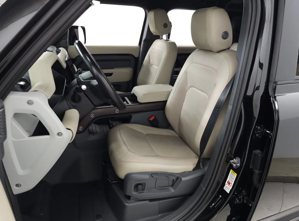 Used 2023 Black Land Rover S image 14
