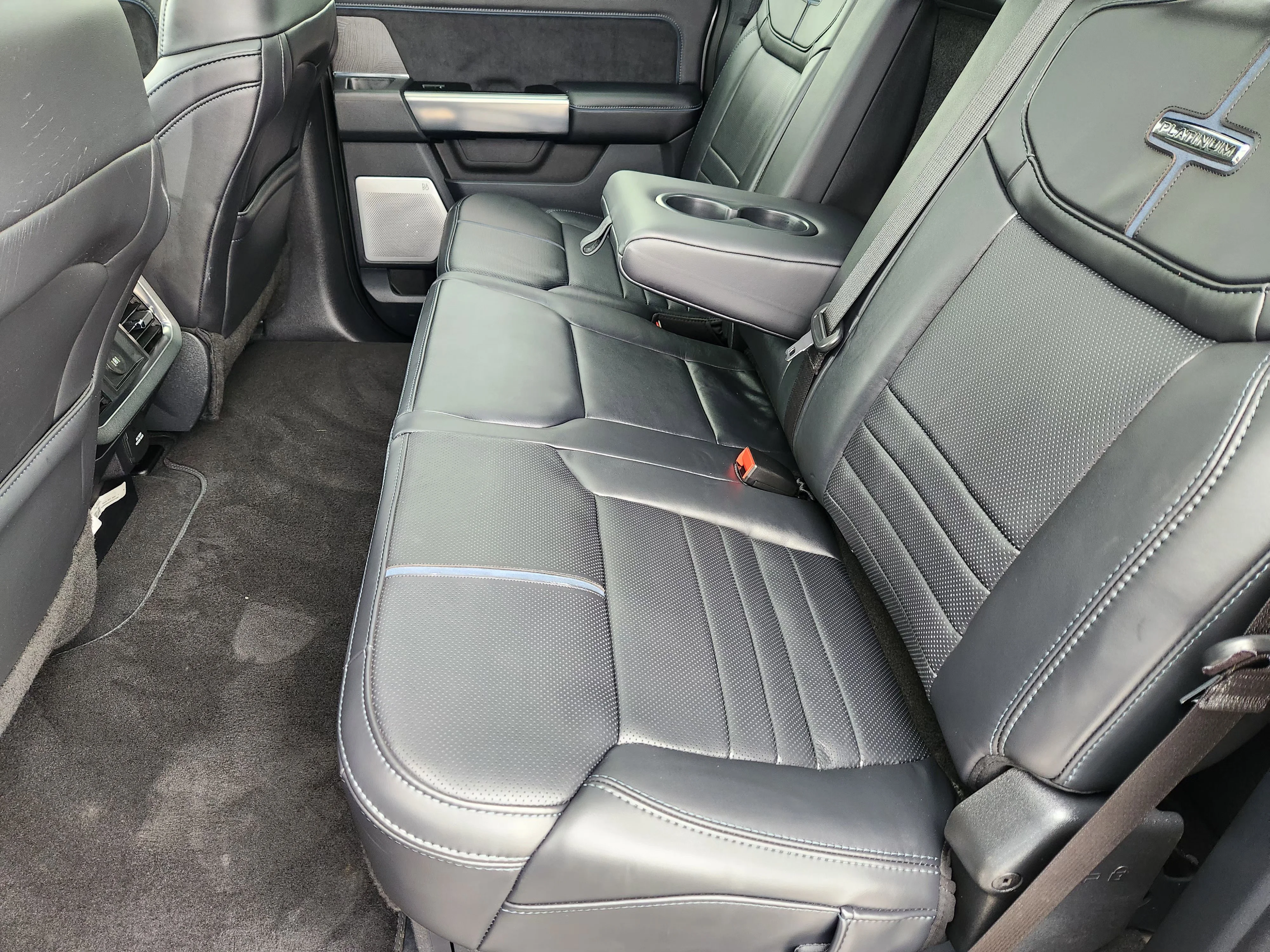 Used 2025  Ford Platinum image 31