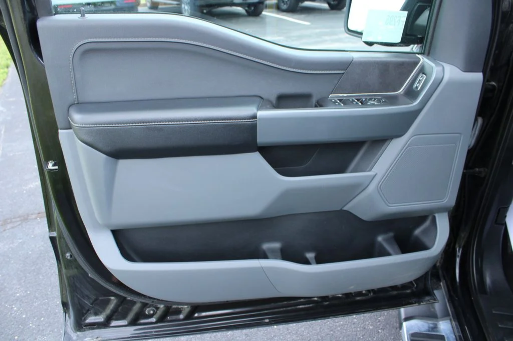 Used 2024 Black Metallic Ford XLT image 34