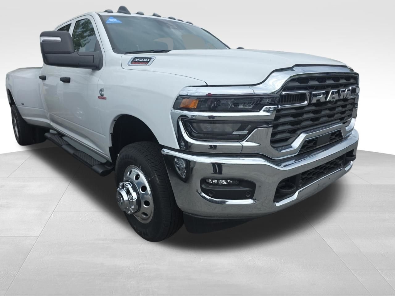 New 2026 Bright White Clear-Coat Exterior Paint RAM Tradesman image 2