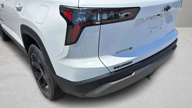 Used 2025 Summit White Chevrolet LT image 33