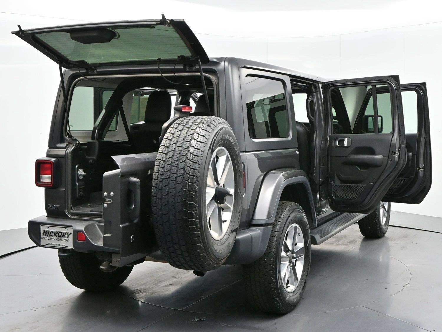Used 2018 Granite Crystal Metallic Clearcoat Jeep Sahara image 41