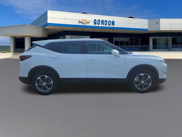 Used 2024 Summit White Chevrolet 2LT image 6