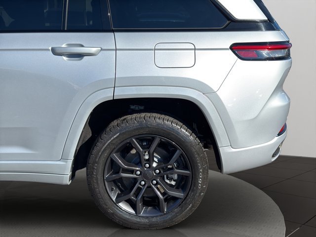 Used 2024 Silver Zynith Jeep Anniversary Edition image 26
