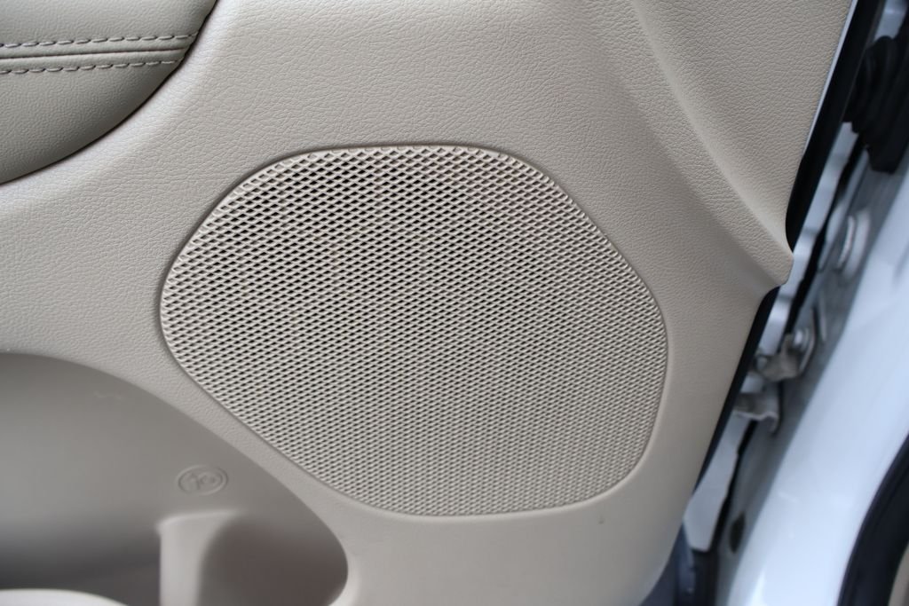 Used 2017 White Jeep Limited image 17