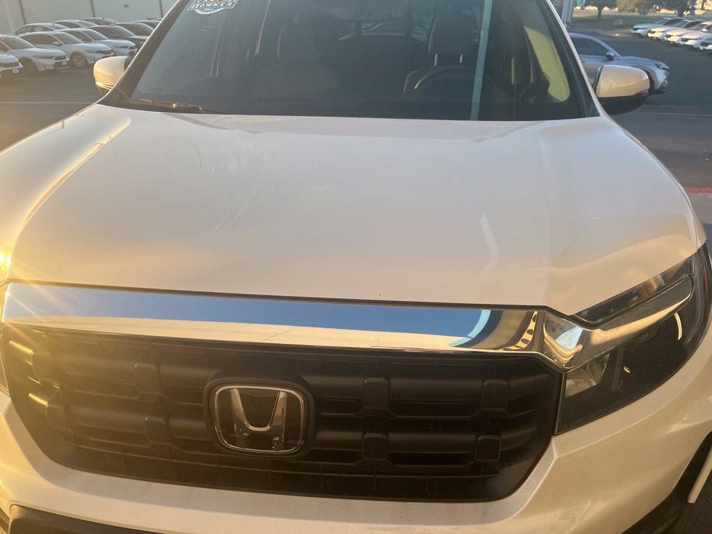 Used 2025 Platinum White Pearl Honda RTL image 2