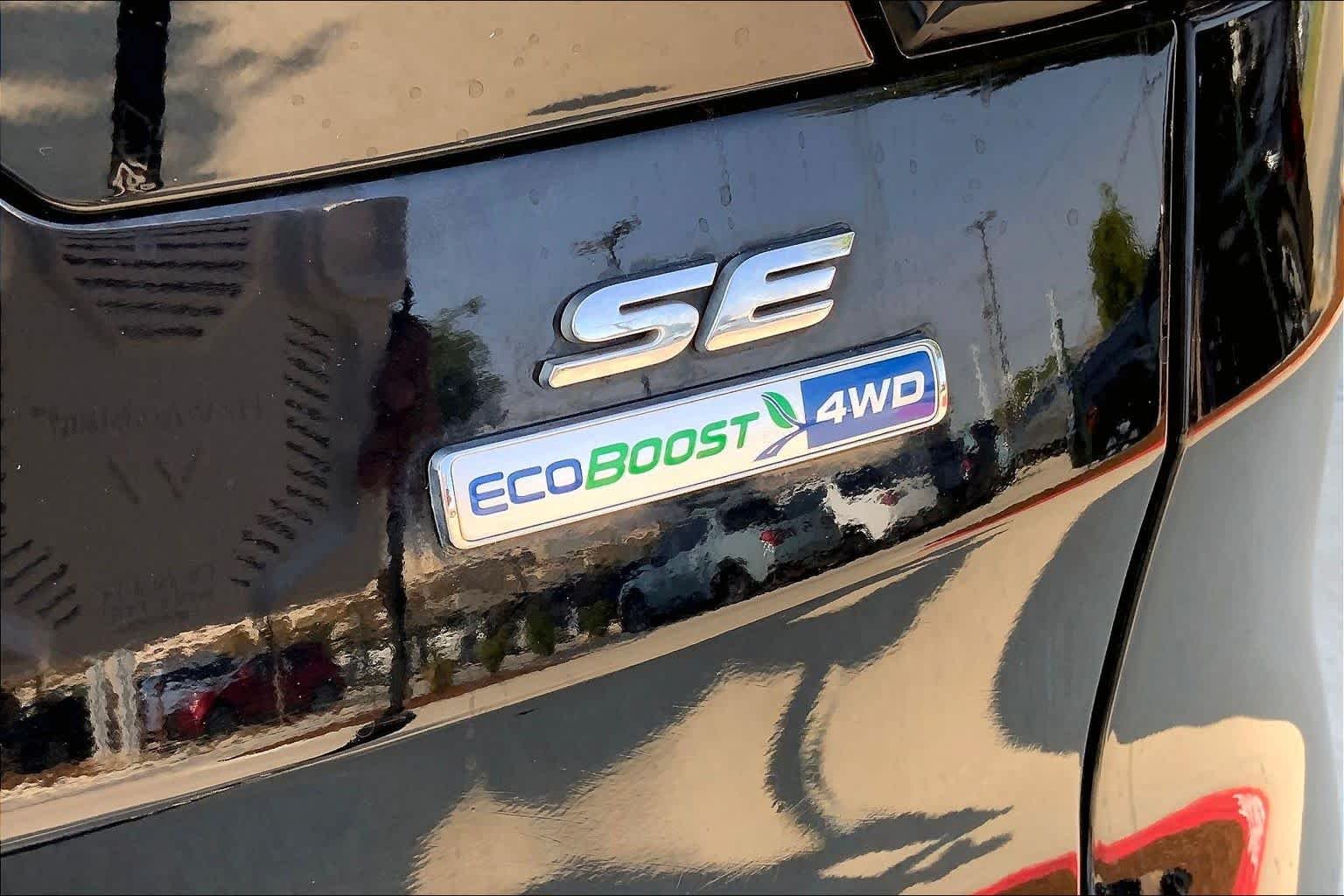 Used 2018 Shadow Black Ford SE image 10