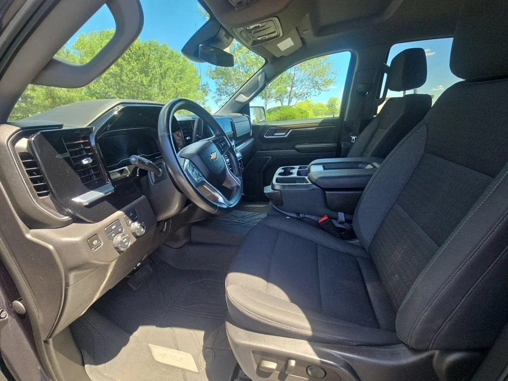 Used 2023 Gray Chevrolet LT image 23