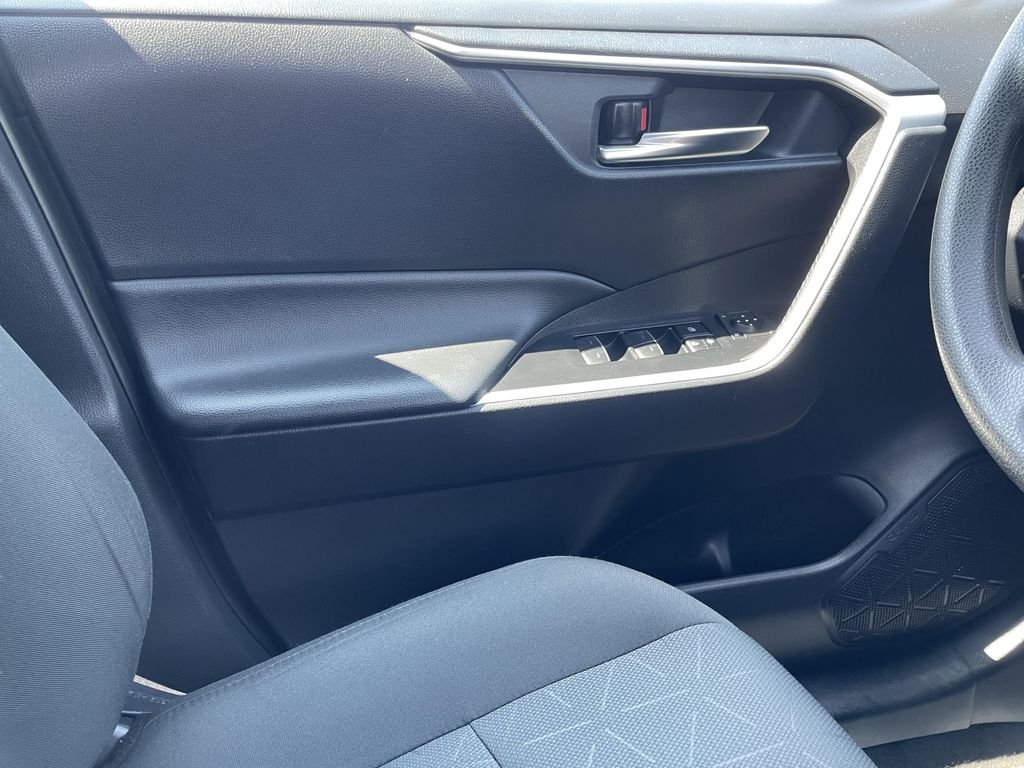 2024 Toyota RAV4 XLE - Photo 14