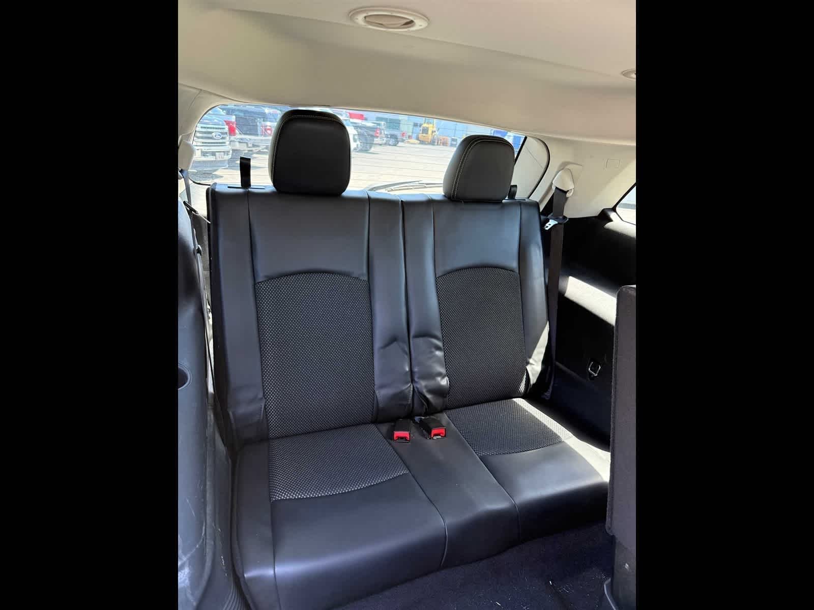 Used 2018 Vice White Dodge Crossroad image 15