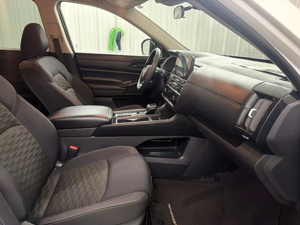 Used 2024 Glacier White Nissan S image 25