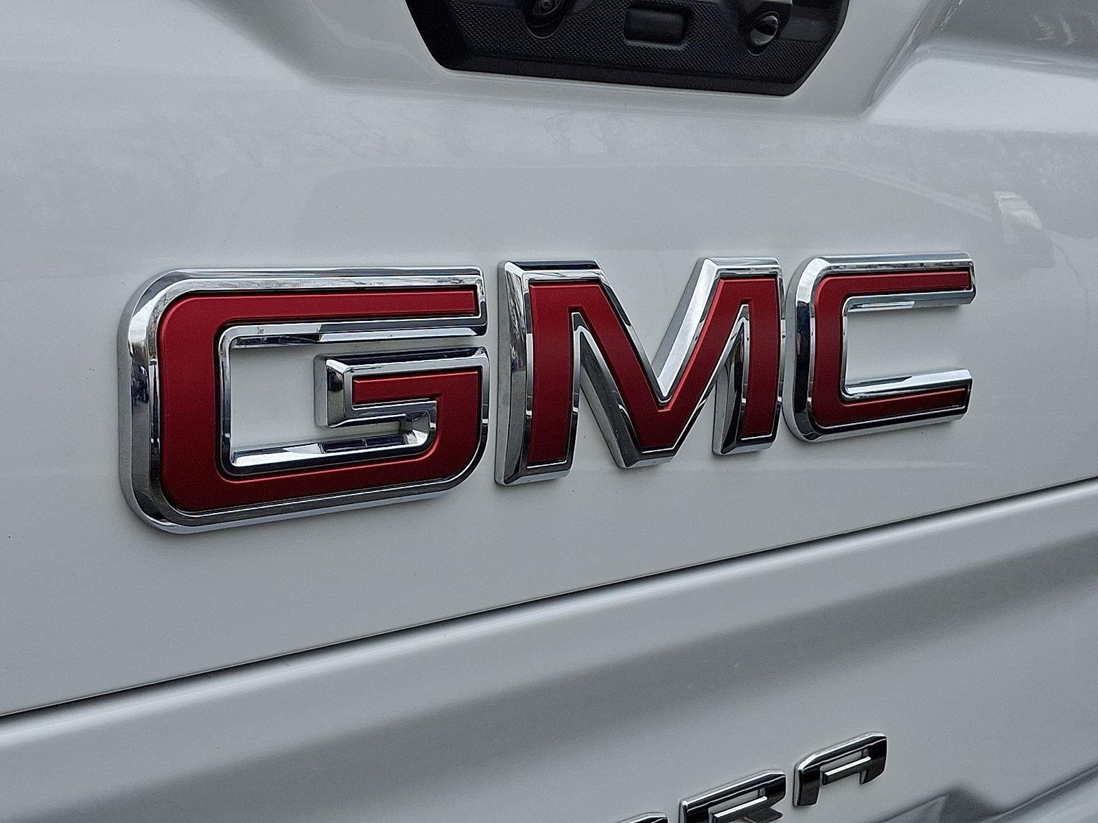 Used 2025 Summit White GMC AT4 image 31