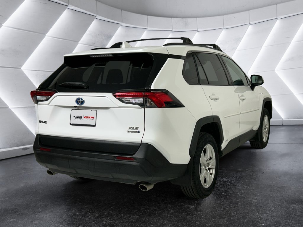 Used 2021 White Toyota XLE image 4