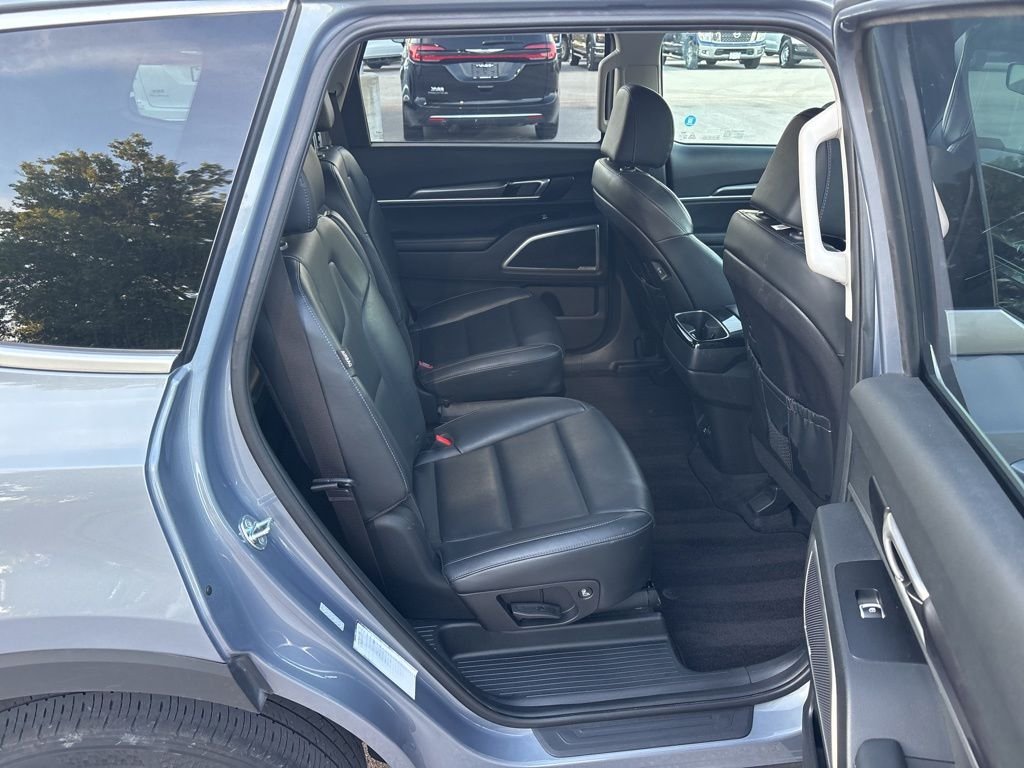 Used 2025 Silver Kia S image 11