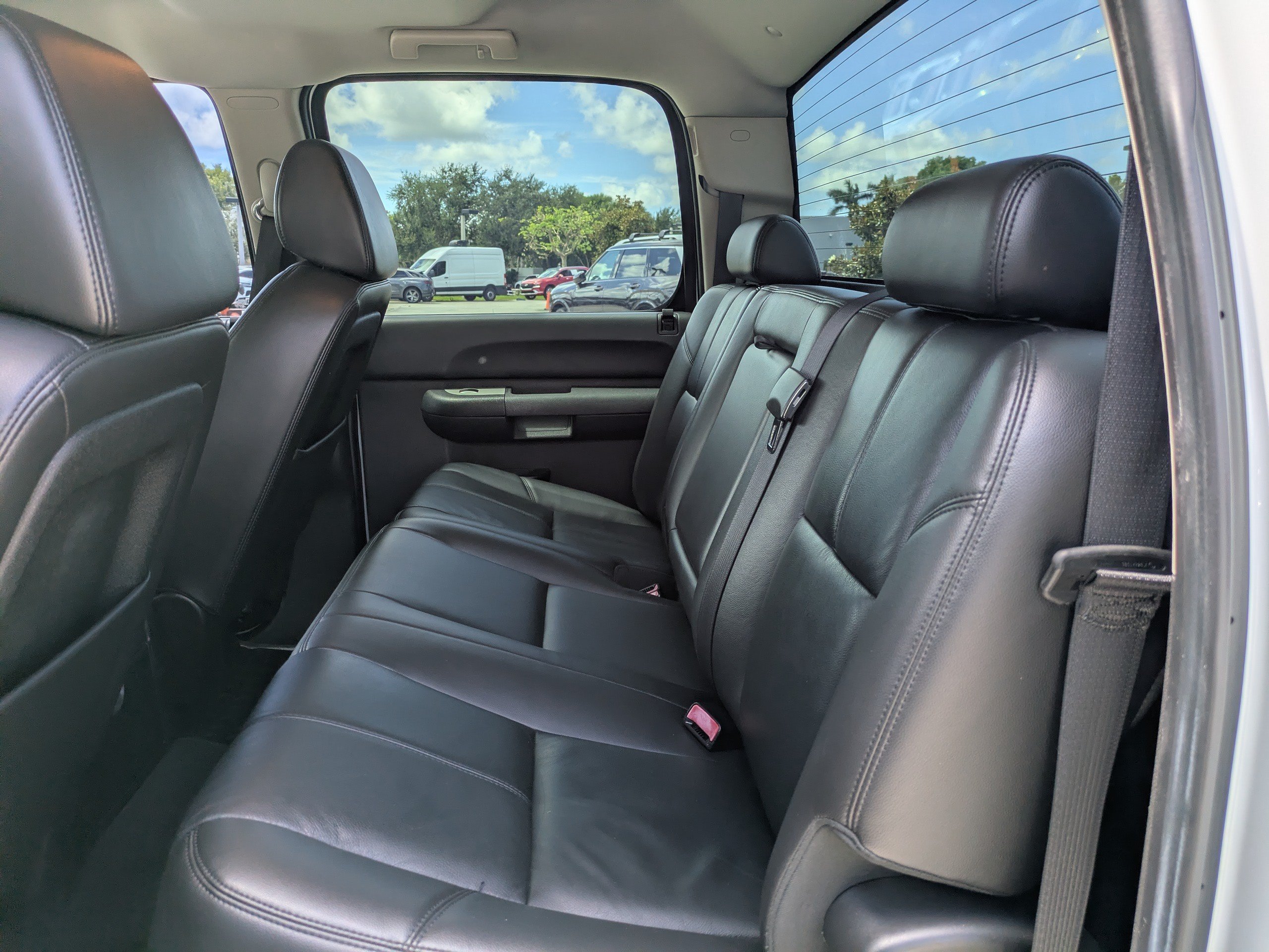 Used 2009 Summit White GMC SLE image 12
