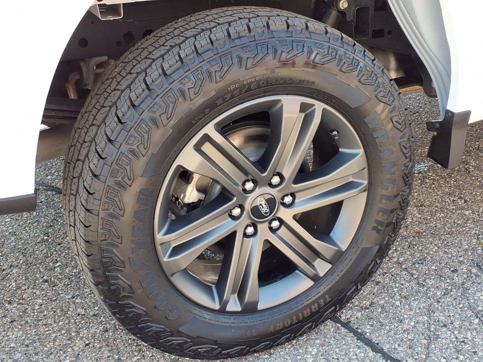 Used 2023 Oxford White Ford XLT image 24