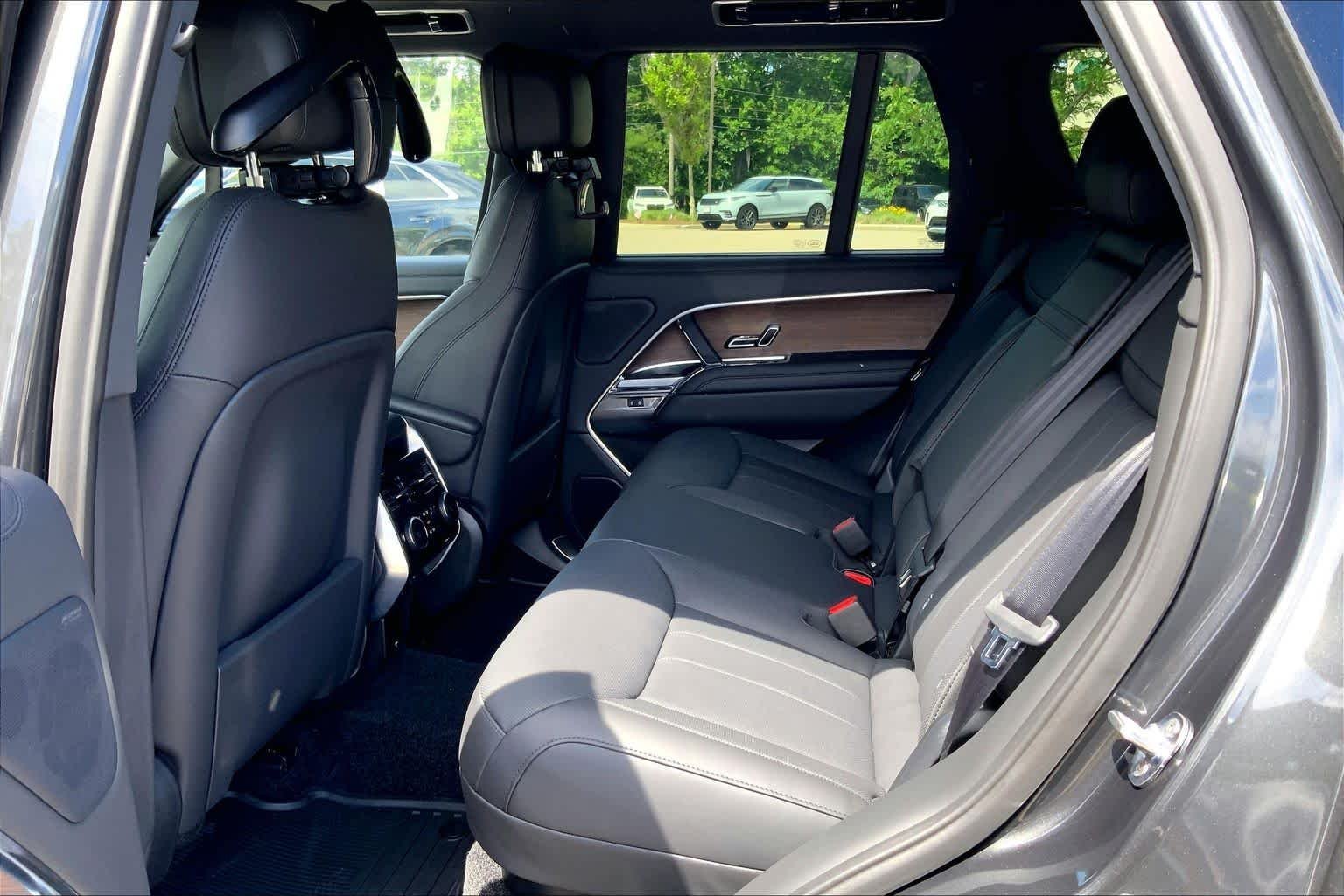 New 2026 Carpathian Grey LAND ROVER SE image 13