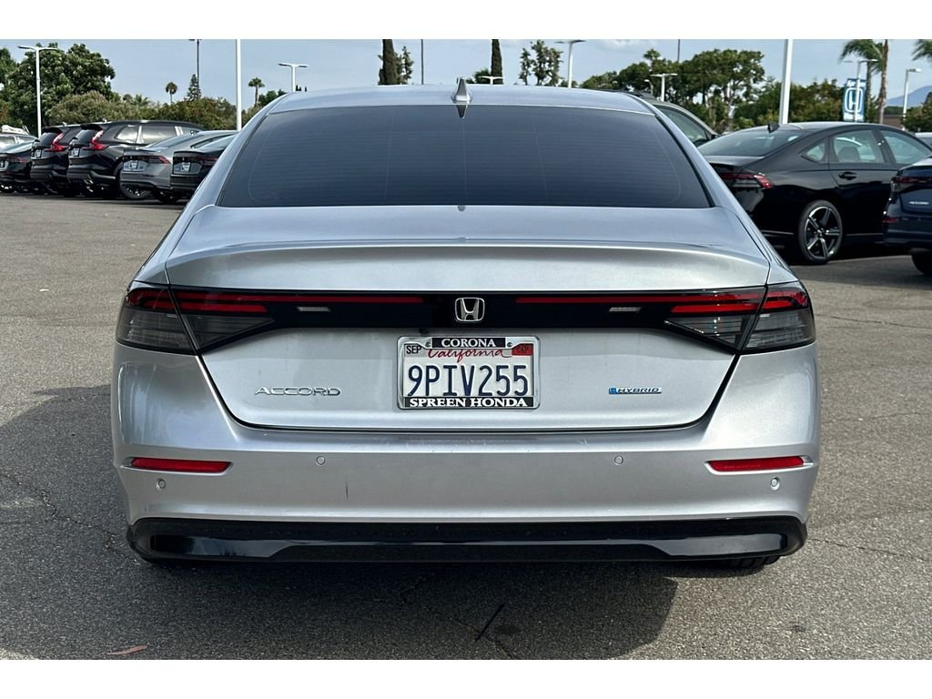 Used 2024 Solar Silver Metallic Honda EX-L image 4