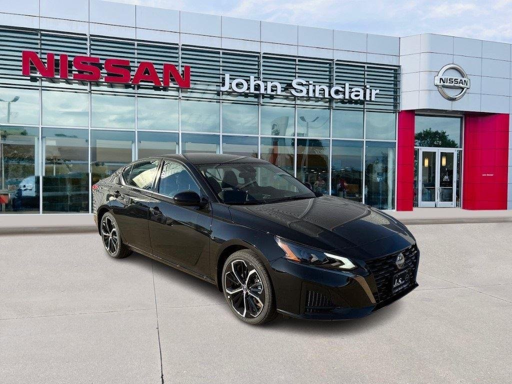 New 2025 Nissan Altima SR Car in Cape Girardeau #N250580 | John