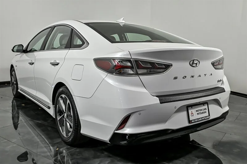 Used 2019 Hyper White Hyundai Limited image 7