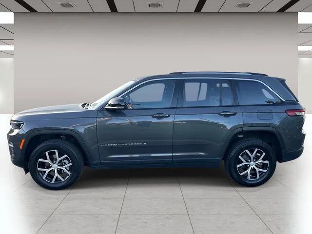 Used 2024 Gray Jeep Limited image 7