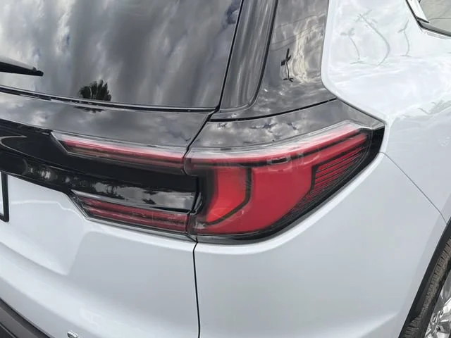 New 2026 Glacier White Tricoat GMC Elevation image 9